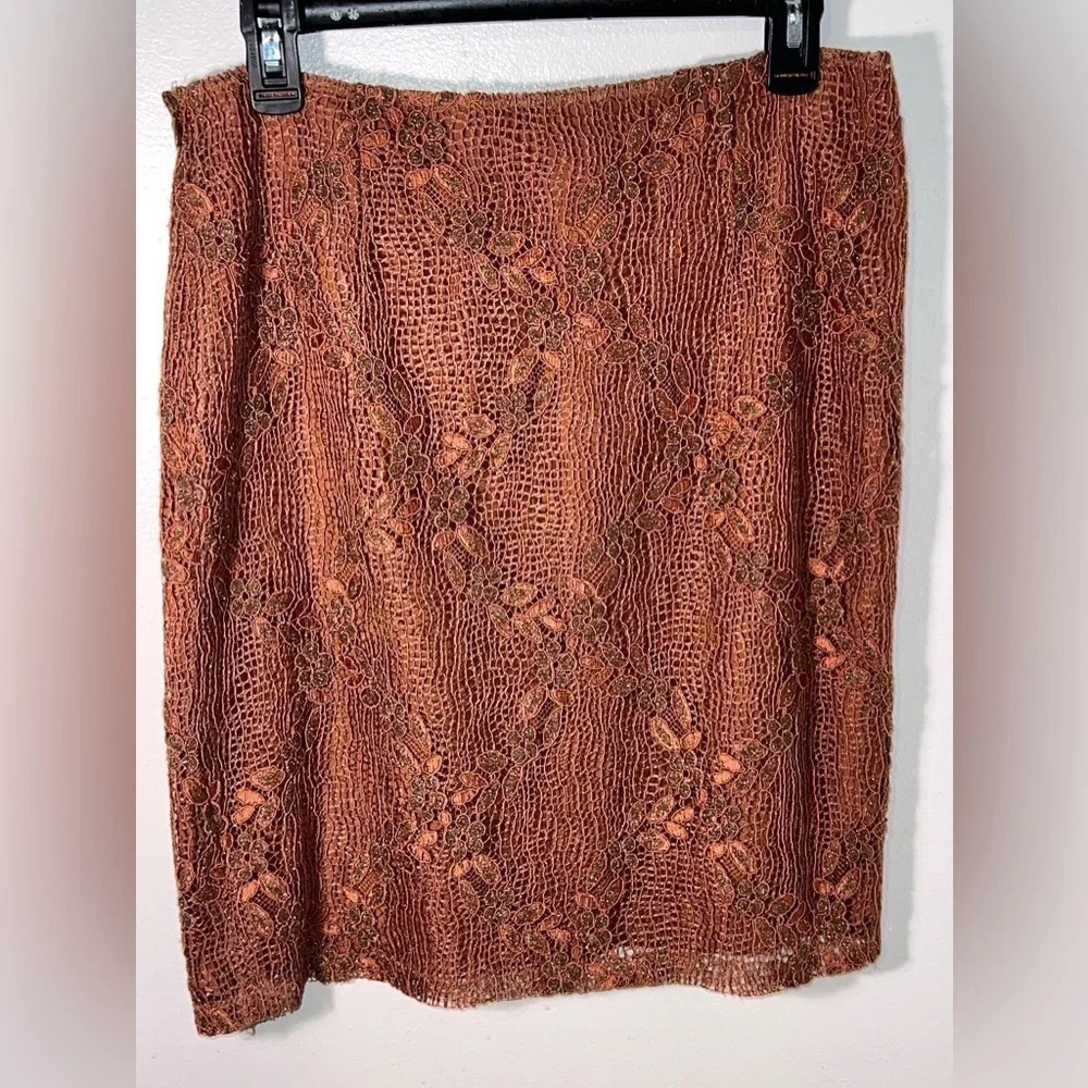 Adrienne Vittadini, 8, copper metallic, geometric open overlay w/ contrast liner